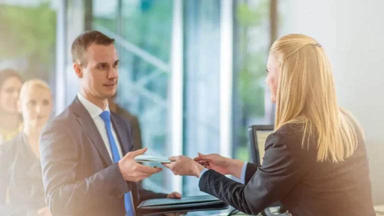 Voice of the Employee vs. Voice of the Customer Why You Need Both to Win