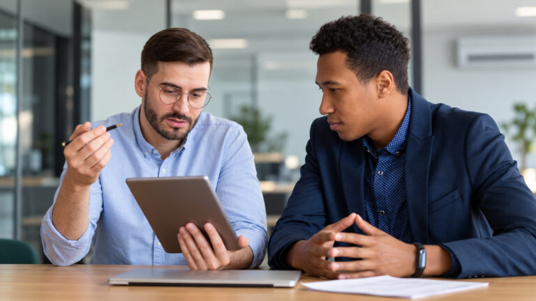 How to Choose an Employee Experience Platform in 2026